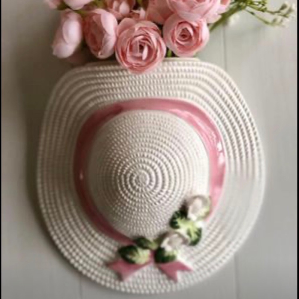 VINTAGE CERAMIC HAT WALL VASE